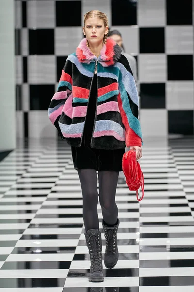 Look 4